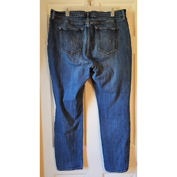 Old Navy Women’s Size 16 Short Blue Jeans Stretch Mid Rise Straight Denim - Picture 2 of 9